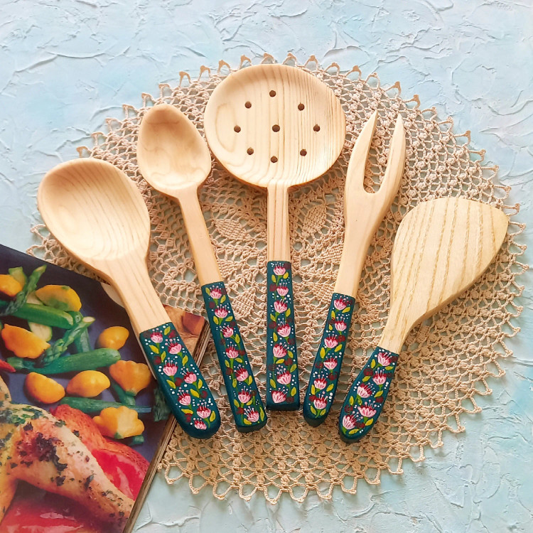 ست کفگیر ملاقه چوبی دستساز بارلی ویژه جهیزیه عروس 5 تکه نقاشی شده با دست کد bar0140