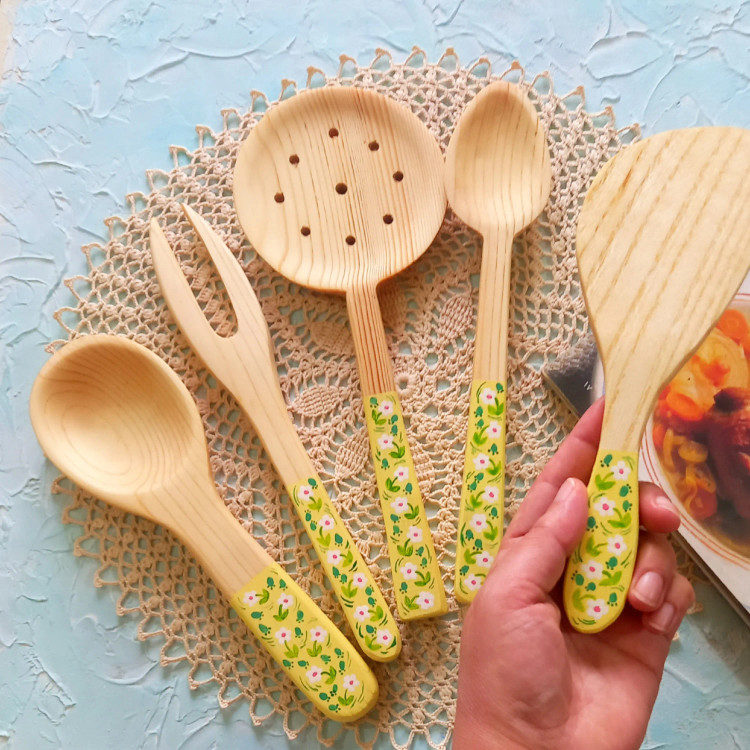 ست کفگیر ملاقه چوبی دستساز بارلی ویژه جهیزیه عروس 5 تکه نقاشی شده با دست کد bar0130