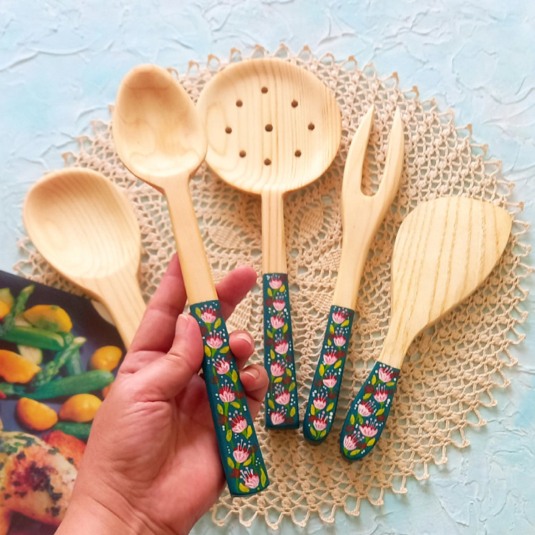 ست کفگیر ملاقه چوبی دستساز بارلی ویژه جهیزیه عروس 5 تکه نقاشی شده با دست کد bar0140