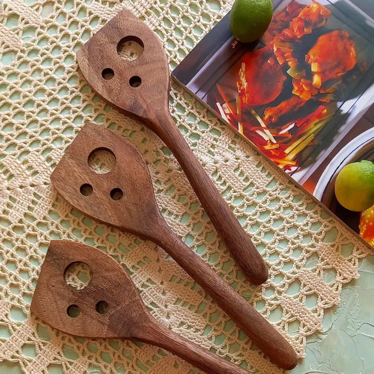 کفگیر چوبی سرخکن و برگردان دست ساز ویژه جهیزیه عروس