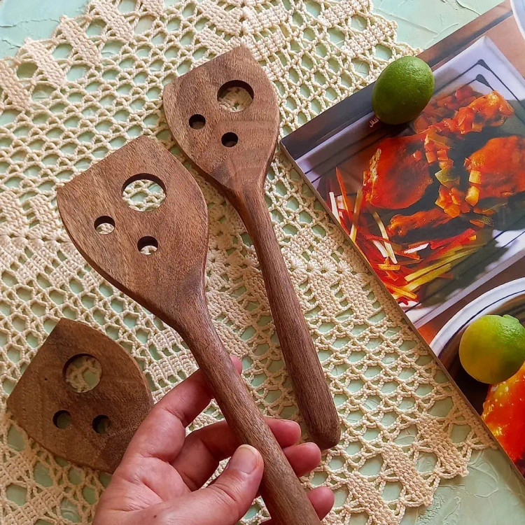 کفگیر چوبی سرخکن و برگردان دست ساز ویژه جهیزیه عروس