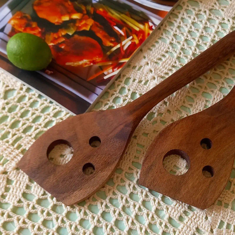 کفگیر چوبی سرخکن و برگردان دست ساز ویژه جهیزیه عروس