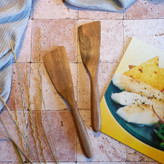 کفگیر برگردان چوبی دستساز بارلی مدل سلما 25 سانتی چوب گردو مناسب تفت دادن کد bar0199