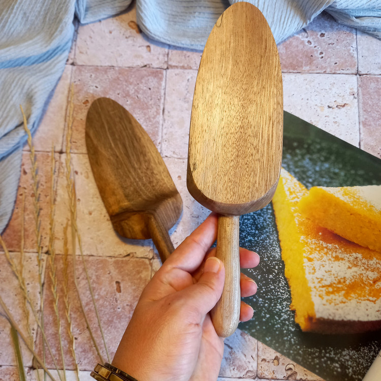 کفگیر کیک و کوکو چوبی دستساز بارلی مدل سایدا 24 سانتی چوب گردو