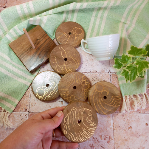 زیرلیوانی چوبی 6 نفره چوب گردو نقاشی با دست رنگ ثابت