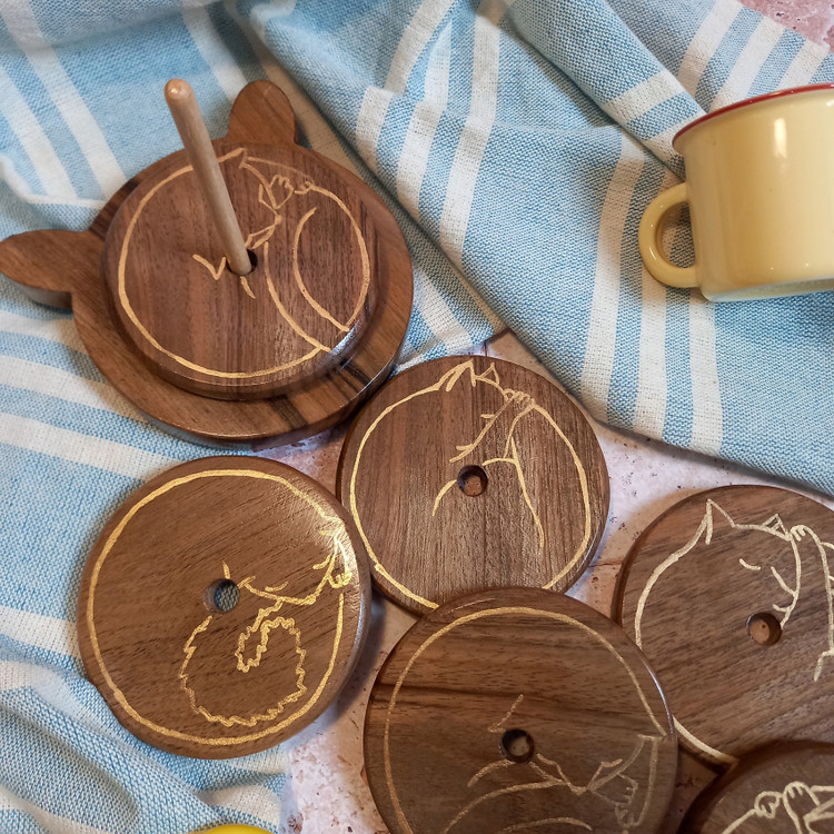 زیرلیوانی چوبی 6 نفره دست ساز طرح گربه نقاشی با دست رنگ ثابت