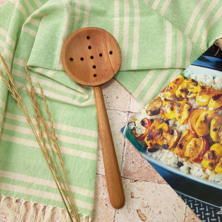 کفگیر پلویی چوبی دست ساز برند بارلی چوب مدل آبادیس 28 سانتی جنس چوب راش