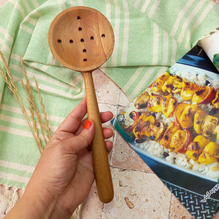 کفگیر پلویی چوبی دست ساز برند بارلی چوب مدل آبادیس 28 سانتی جنس چوب راش