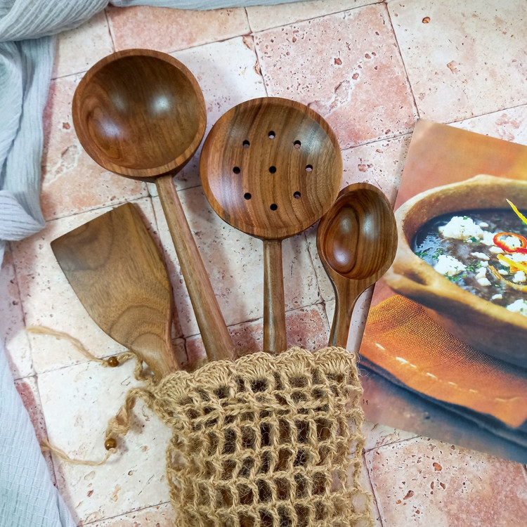 ست کفگیر و ملاقه چوب گردو ویژه جهیزیه عروس