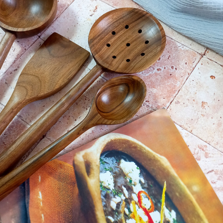 ست کفگیر و ملاقه چوب گردو ویژه جهیزیه عروس