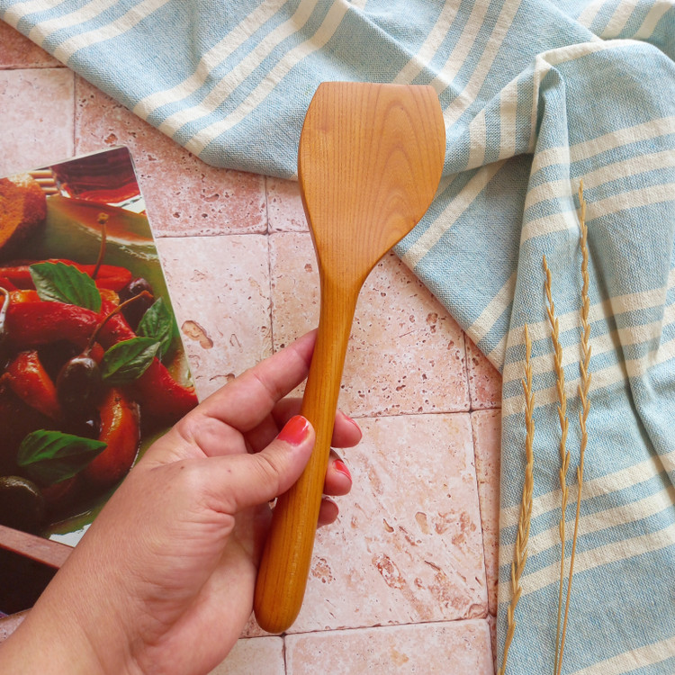 کفگیر چوبی دست ساز ویژه سرخکن و برگردان