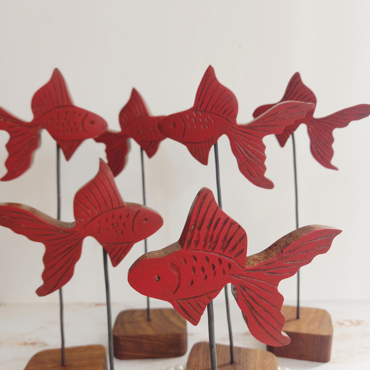 ماهی چوبی دست ساز سفره هفت سین نوروزی