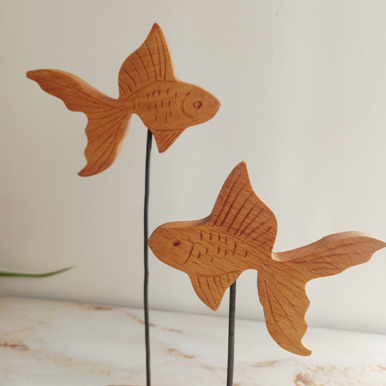 ماهی چوبی دست ساز سفره هفت سین نوروزی