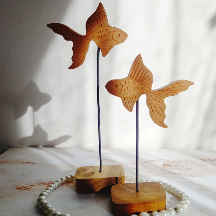 ماهی چوبی دست ساز سفره هفت سین نوروزی