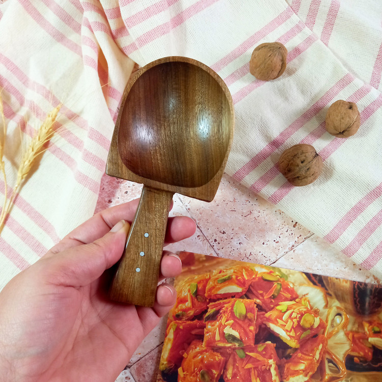 قاشق آجیل خوری چوبی دستساز ویژه جهیزیه عروس