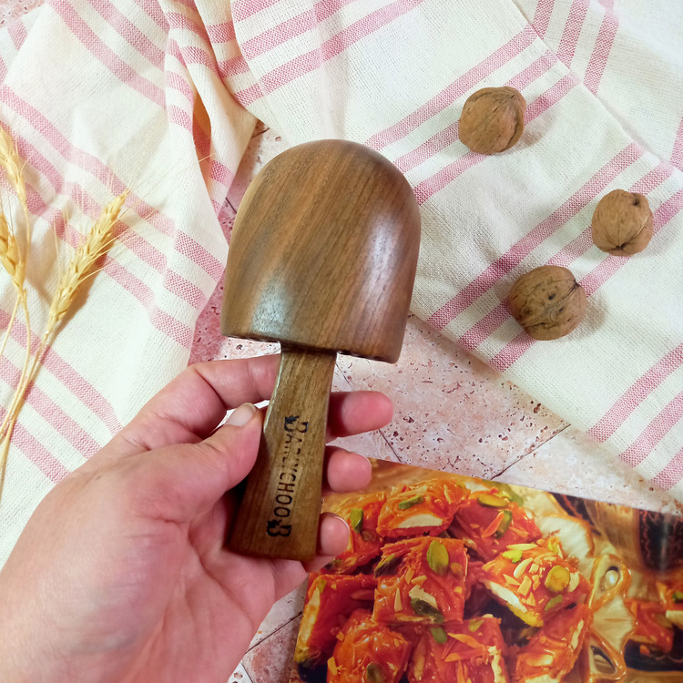 قاشق آجیل خوری چوبی دستساز ویژه جهیزیه عروس